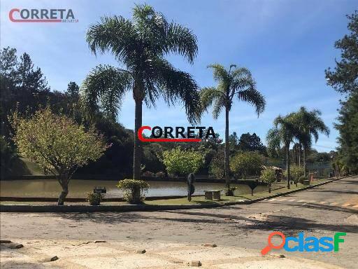 LOTE DE 800m² COM POÇO E PISCINA EM CONDOMÍNIO.