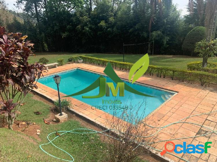 Linda Chácara à Venda em Atibaia em Loteamento