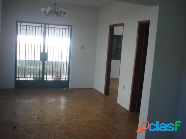Residencia muito boa enfrente a Tilibra