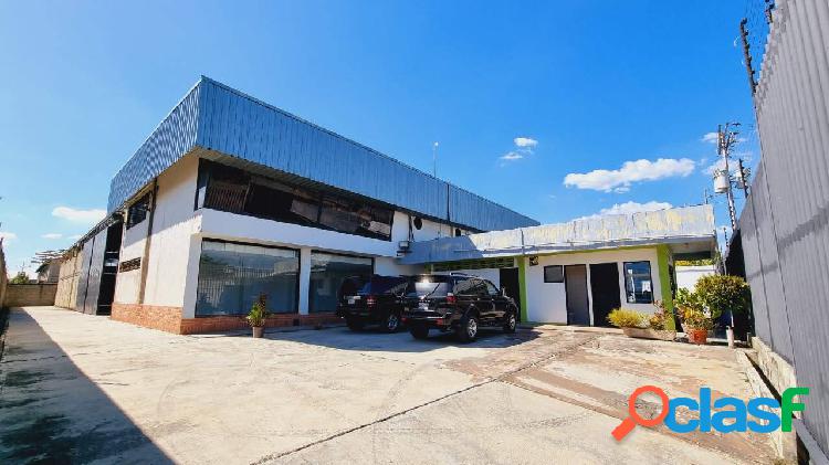 SE VENDE IMPONENTE GALPÓN DE 980 M² ZONA INDUSTRIAL