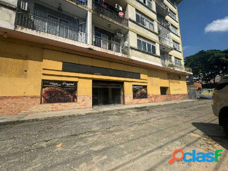 Se alquila local 208m2 en Av. Bolívar norte de Valencia