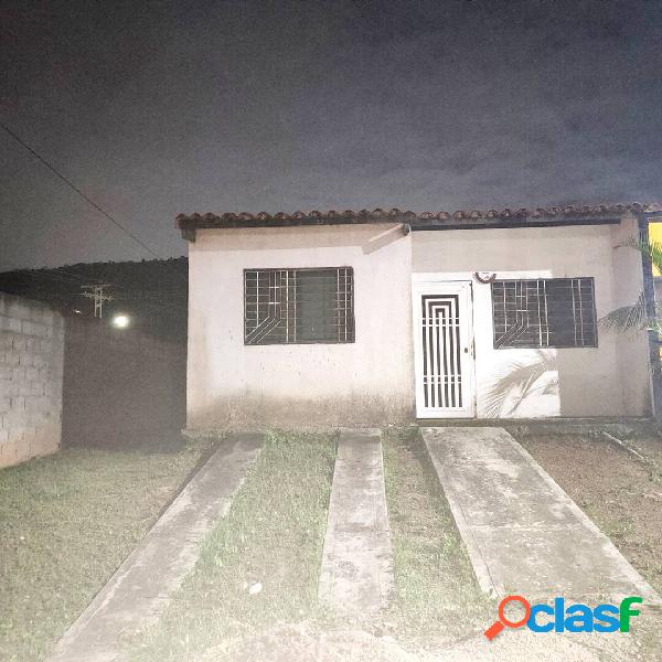 Se vende casa en obra gris de esquina en Lomas de la