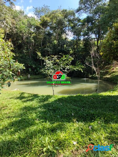 Sítio Rico em água no pé da Serra da Mantiqueira -