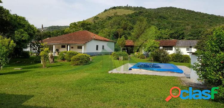 Sítio de 11 Alqueires em Piracaia: Casa Sede, Piscina e