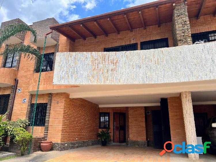 TOWNHOUSE CON POZO Y PLANTA 100% EN EL PARRAL DE 270M2