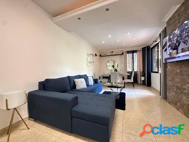 VENTA DE CÓMODO APARTAMENTO EN RESD. BAHÍA DE PLATA EN