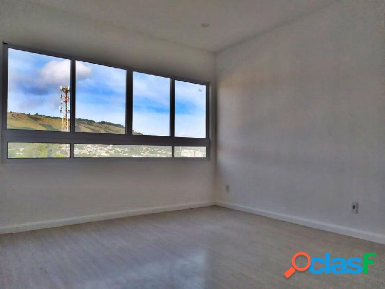 Apartamento com 2 quartos, 48m², à venda em Porto Alegre,