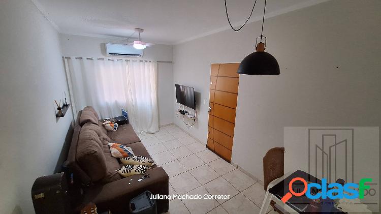 Apartamento térreo com amplo sacada, 2 dormitórios 1