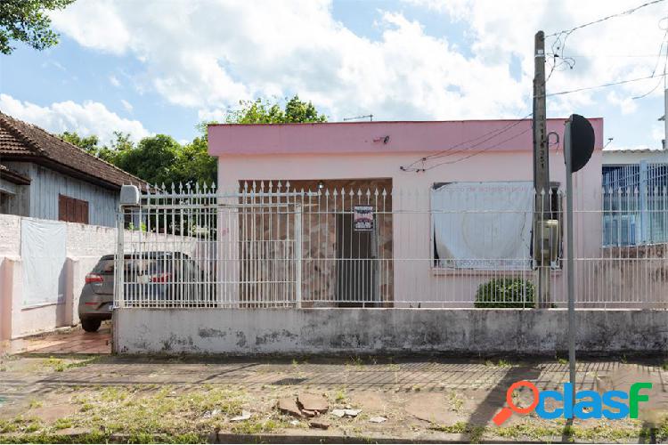 Casa com 3 quartos, 300m², à venda em Porto Alegre,