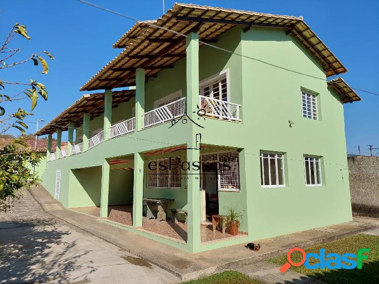 Casa de 3 Quartos com Suíte em 682m2 - Centro -