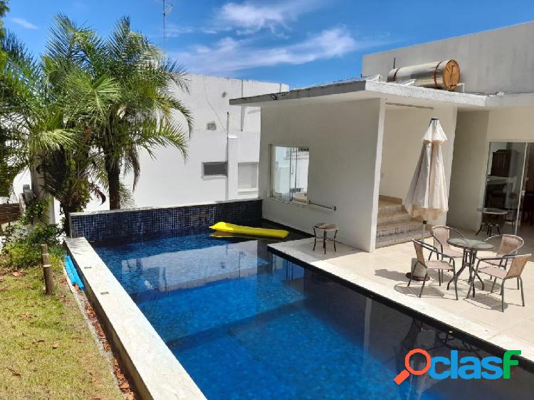 Casa de condomínio com 5 quartos, 750m², à venda em