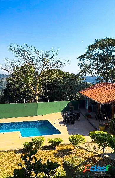 Chácara com piscina e área gourmet à venda em Mairiporã!