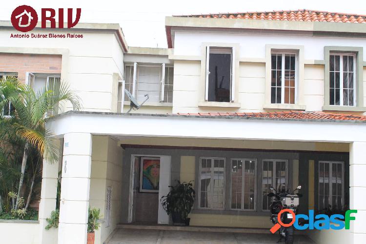 Townhouse En Venta, Urb. Pie De Monte Villas Club - Mérida