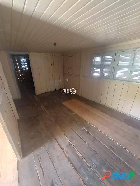 ALUGA-SE CASA COM 3 DORMITÓRIOS NA CIDADE DE CANELA, A