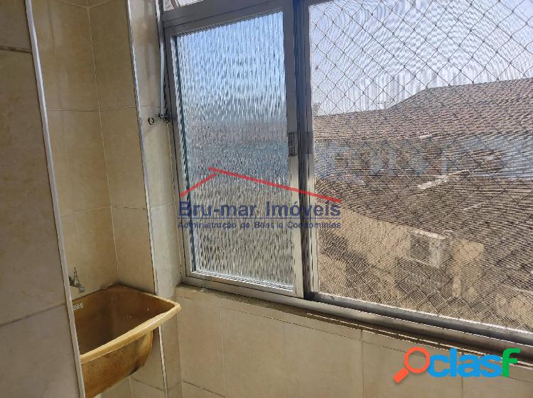 Apartamento Amplo de 02 Quartos a Venda no Macuco, apenas