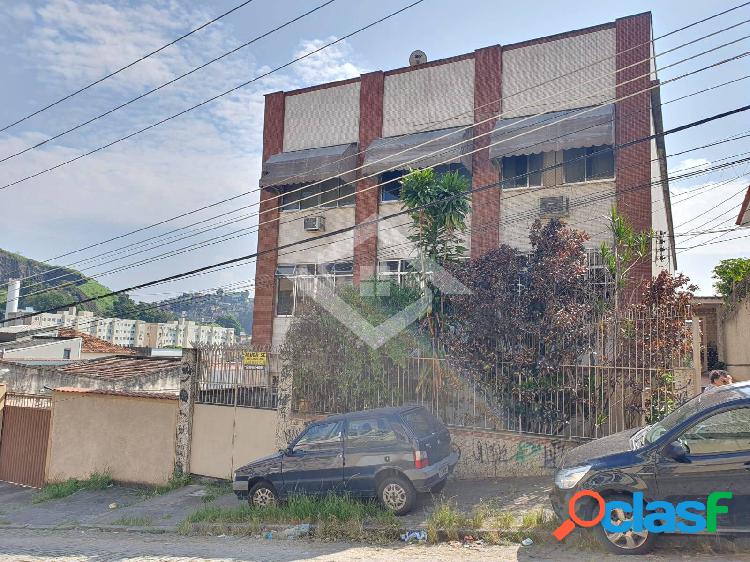 Apartamento Espaçoso com 3 Quartos à Venda em Água Santa