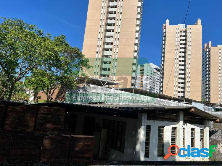 Casa de rua - / Residencial / Parque Dez de Novembro