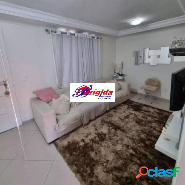 Casa em Condomínio Fechado com 2 Dor, Cond. c Lazer - KM 26
