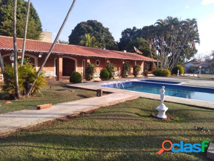Confortável Chácara à Venda no Vale das Laranjeiras –