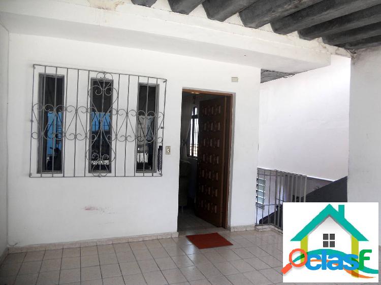 EXCELENTE IMÓVEL - 3 CASAS - IDEAL PARA INVESTIMENTO -