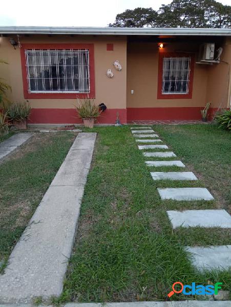 En venta casa ubicada en Valle de Oro. San Diego