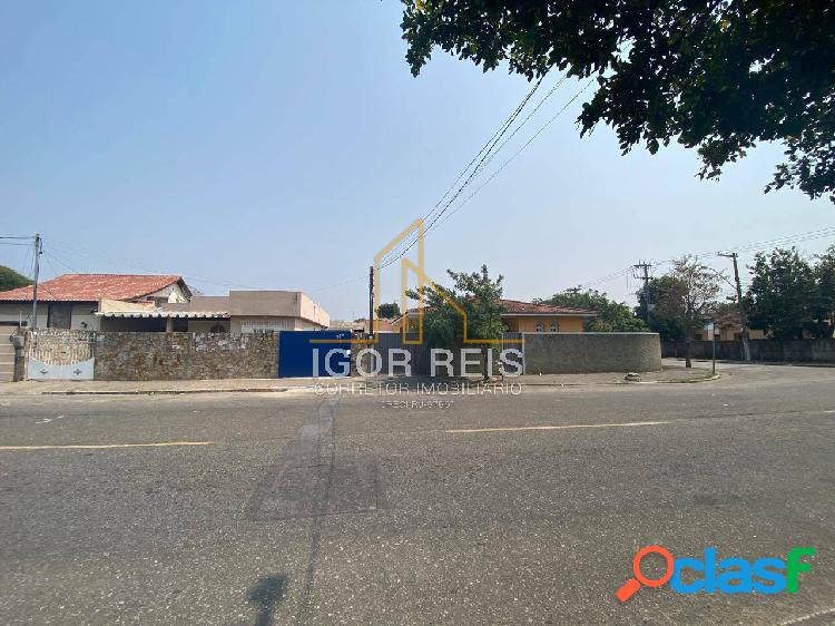 Oportunidade Única: Duas Casas em Esquina Comercial ou