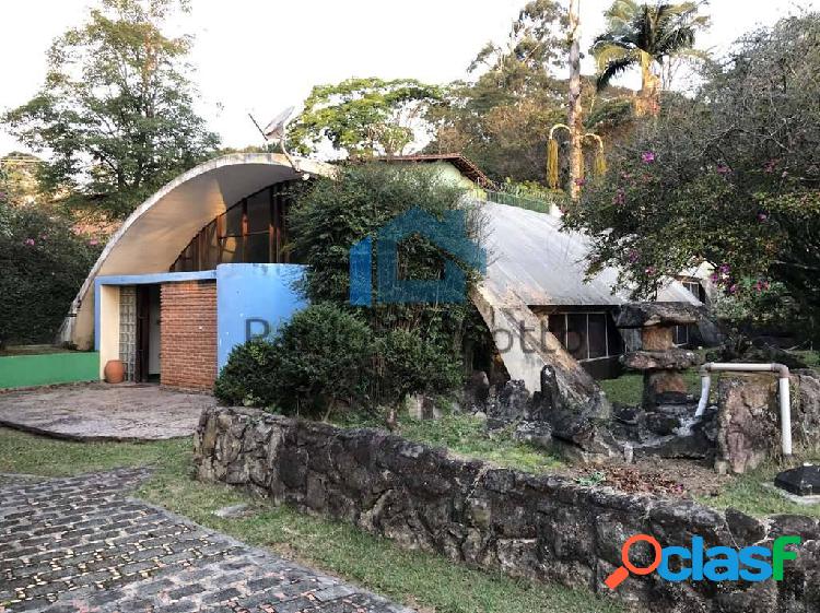 Oportunidade Única: Um Ícone da Arquitetura à Venda na