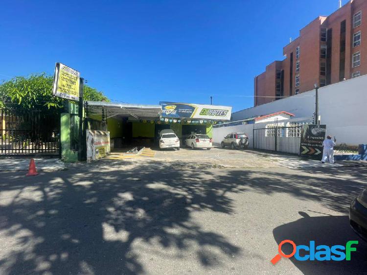 Se Vende Local Comercial Con mini Galpón 627,20m2 en Urb.