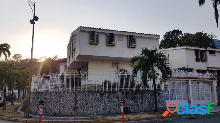 Se Vende casa comercial en excelente punto en la Viña !!!