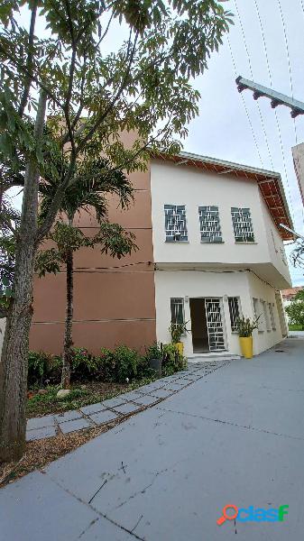Seu Novo Lar: Espetacular Casa com 4 Suítes no Parque Dez!