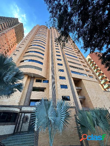 VENTA DE EXCLUSIVO APARTAMENTO EN RESD. GRAN BENESCOLA EN LA