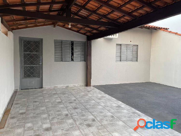 Alugo casa 2 quartos, sala, garagem coberta, por R$1300,00