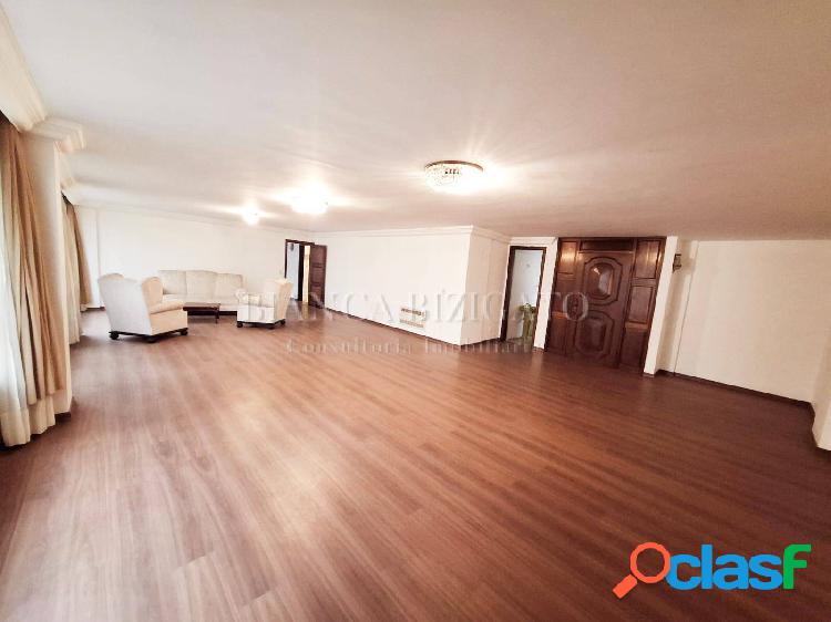 Apartamento Espaçoso com 4 Dormitórios na Melhor