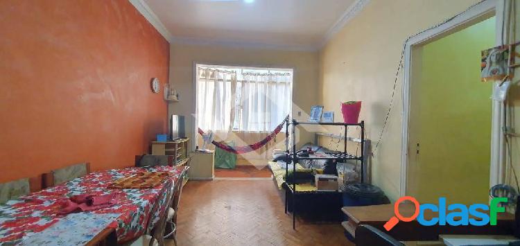 Apartamento à Venda no Posto 2 – Copacabana: 2 Quartos