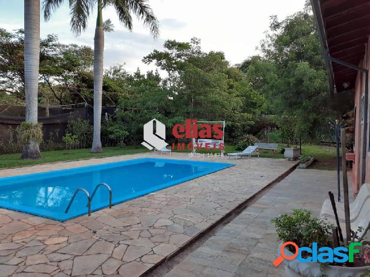 CHACÁRA VENDE 2.500 M2 COM LINDA CASA 03 SUÍTES COM