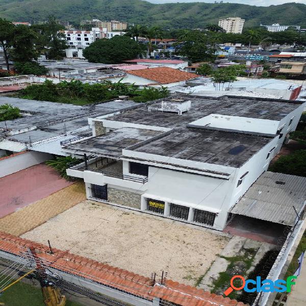 Casa Comercial en Venta Av Carlos Sanda - Aceptan