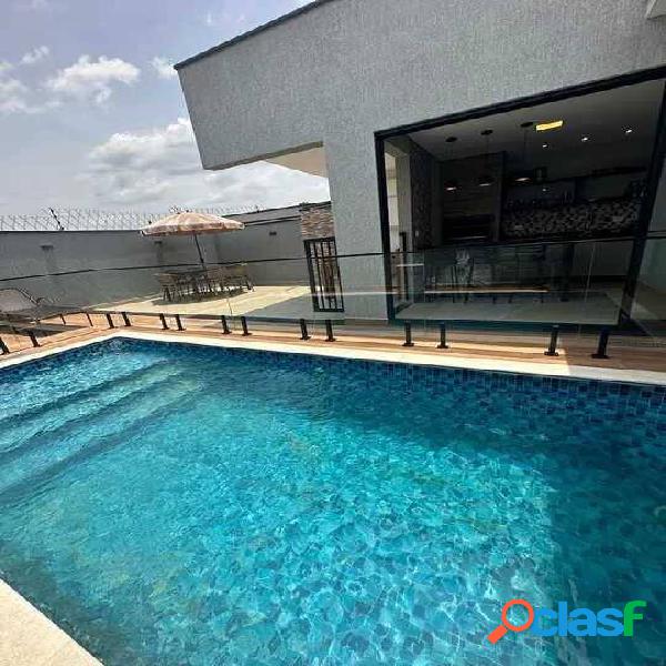 Casa com Piscina Aquecida e Acabamento de Luxo