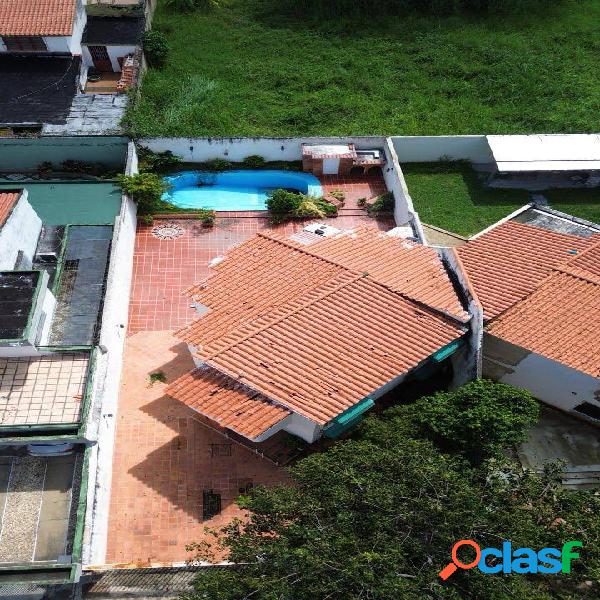 Casa con Potencial a Remodelar en La Trigaleña - Calle