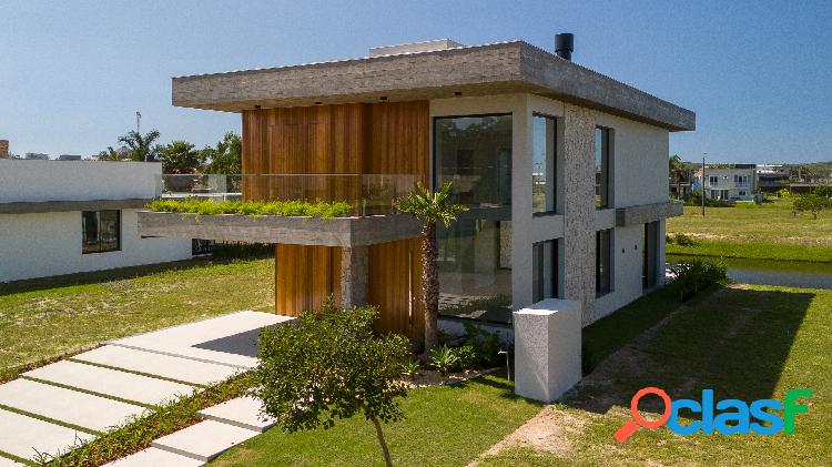 Casa de condomínio com 4 quartos, 359,63m², à venda em