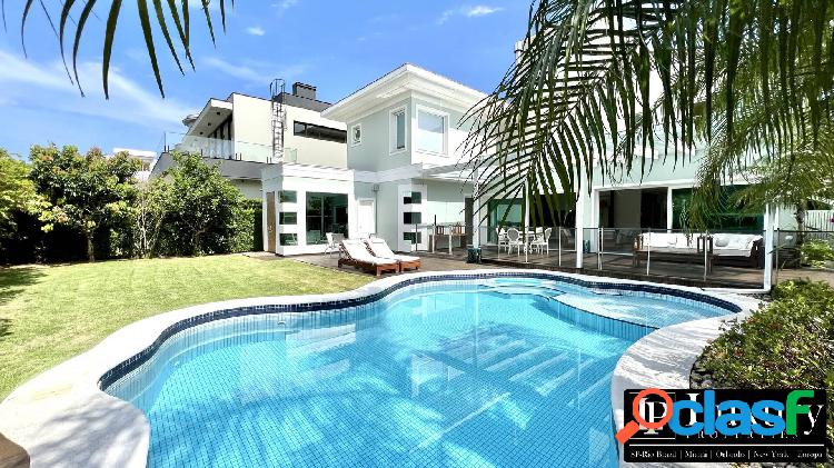 Luxuosa Casa à Venda em Jurerê Internacional com 573m² e