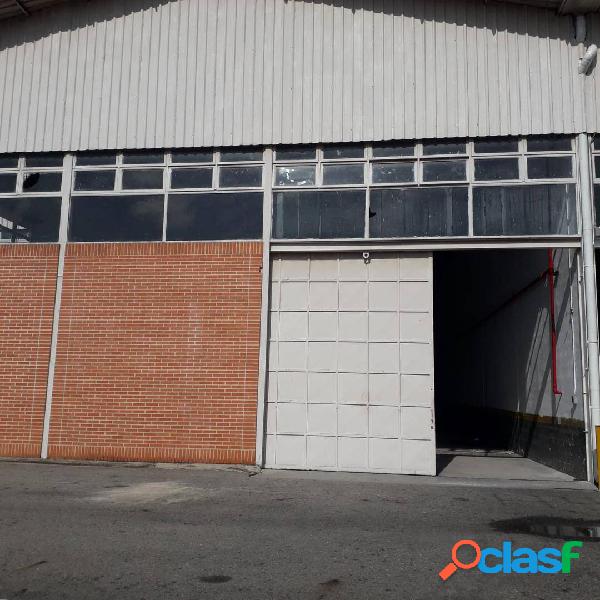 Se Alquila Galpón 530m2 con local comercial en C.C. IL