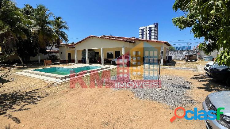 VENDA! Casa de Esquina com Piscina no Santo Antônio em