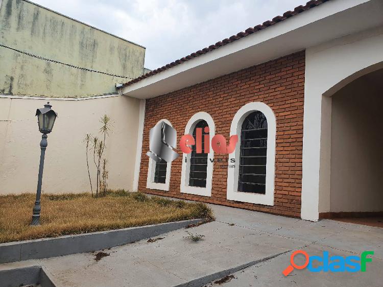 Vende casa com 4 dormitórios, sendo 2 suíte e 8 vagas de